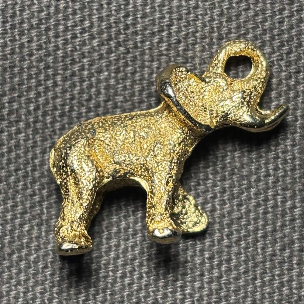 Gold tone metal elephant brooch pin small brooch pin